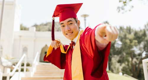 Student wearing a mask with a bookbag on their shoulder.